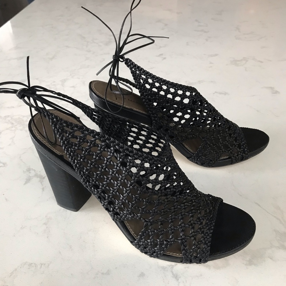 B. Makowsky Tie-Back Black Weave Heels Size 8M